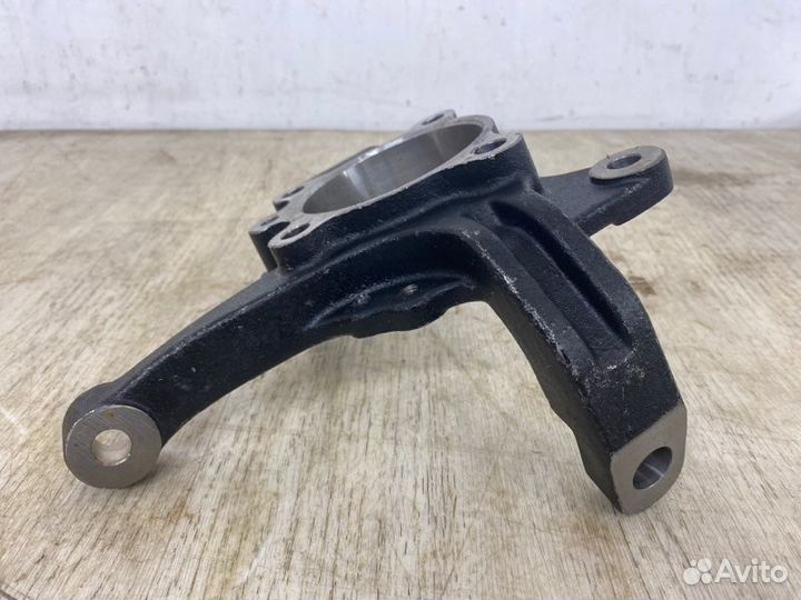 Кулак поворотный передний правый Mitsubishi L200