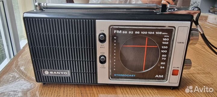 Винтажный радиоприемник Sanyo
