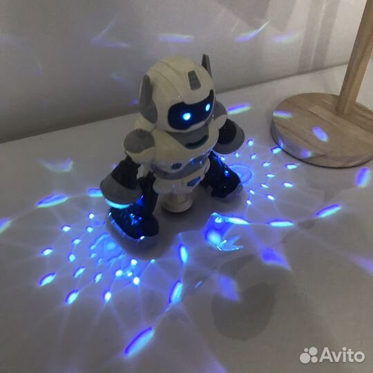Игрушка робот музыкальный