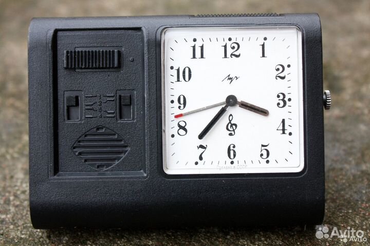Часы будильник Луч с мелодиями (торг)