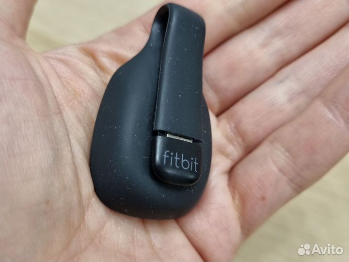 Fitbit трекер активности