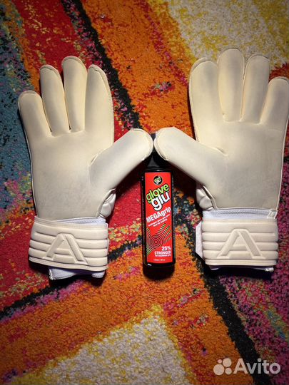 Вратарские перчатки