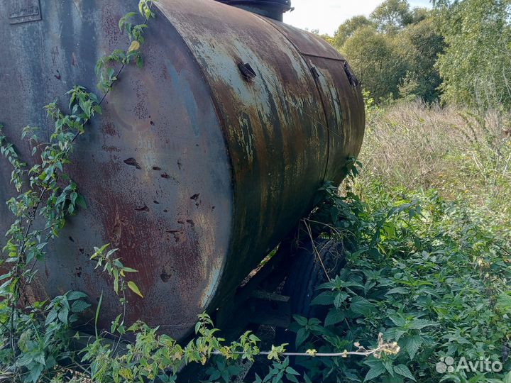 Бочка металлическая на колесах