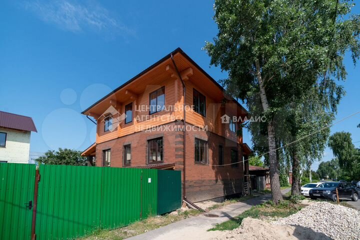 Дом 257,1 м² на участке 4,7 сот.