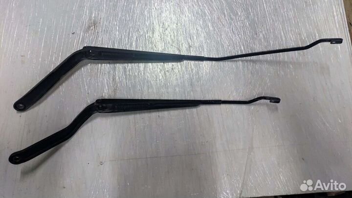 Поводок стеклоочистителя передний Ford Fusion