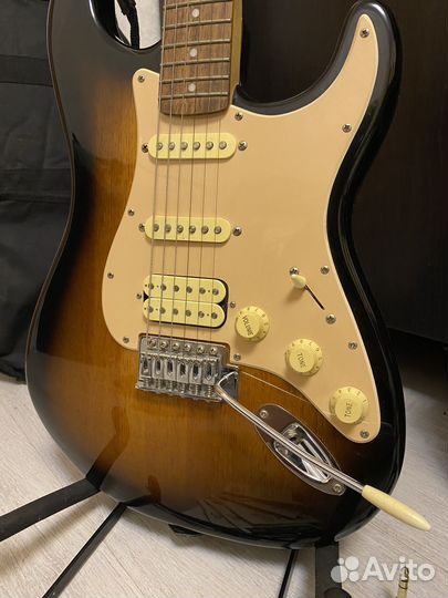 Электрогитара Fender Squier Bullet Strat + комбик