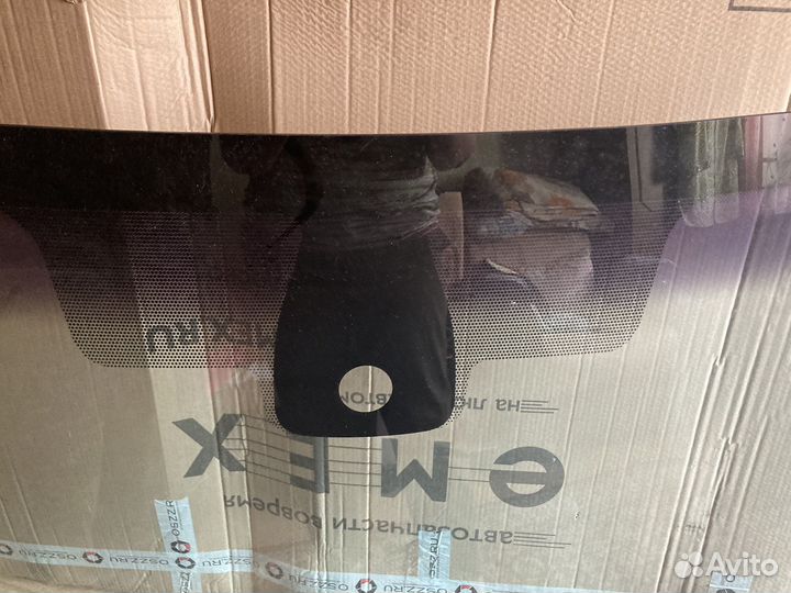 Лобовое стекло на Renault Fluence