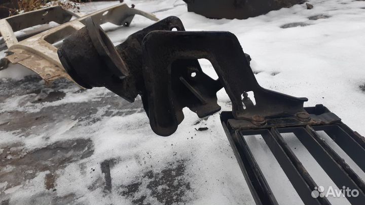 82065947 volvo fm решетка передняя откидная