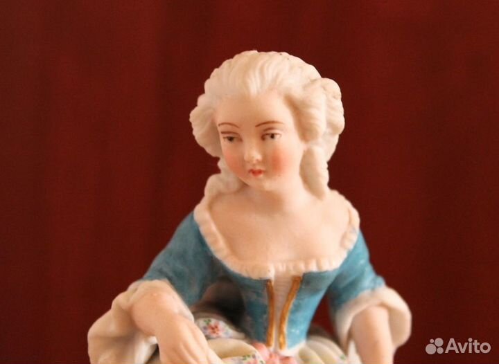 Фарфоровая статуэтка, старая Франция. 1860е