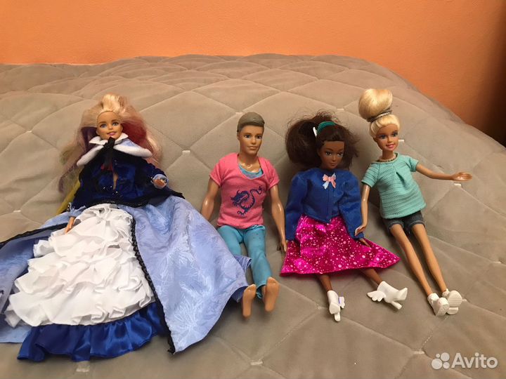Подаю кукол Барби