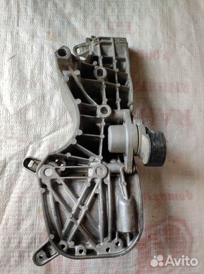 Renault Logan 2 кронштейн крепления генератора