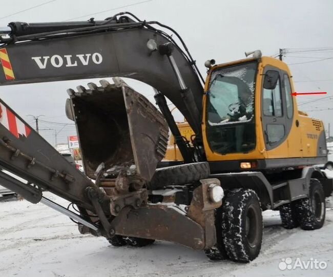 Стекло правое у стрелы на экскаватор Volvo EW 200