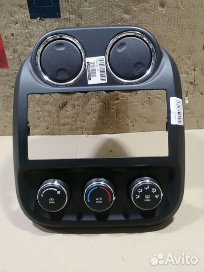 Блок управления печкой Jeep Patriot