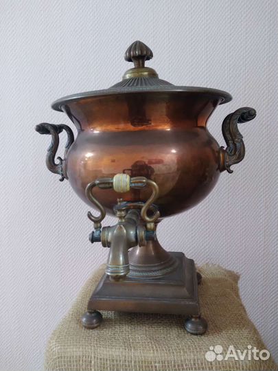 Старинный медный самовар