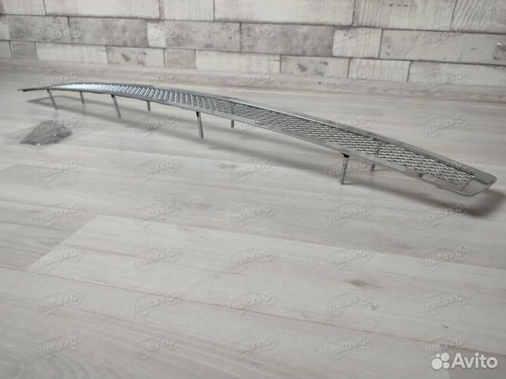 Решетка в бампер Toyota Prius III (XW30) 2009-2015