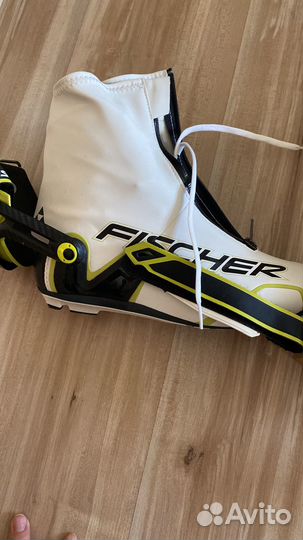 Продам лыжные ботинки