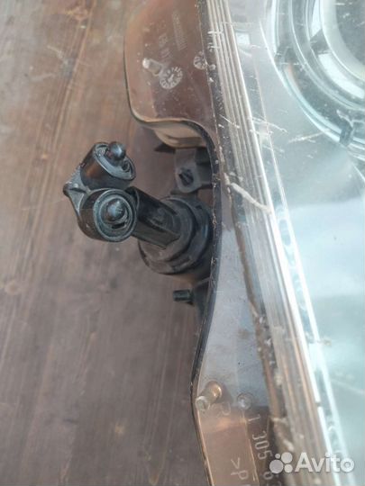 Форсунка омывателя фар W204 правая