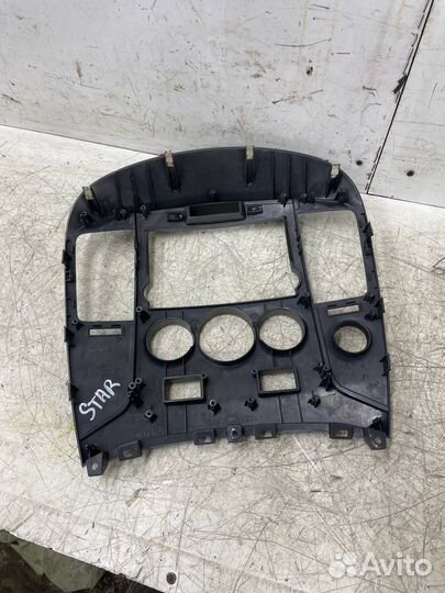 Накладка центральная Hyundai Grand Starex 1