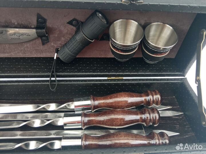 Шампура в подарочном наборе в кейсе