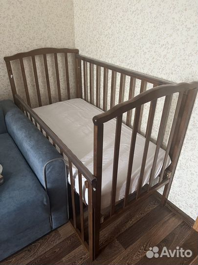 Детская кровать с ортопед. матрасом и маятником