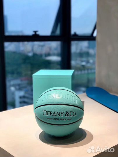 Баскетбольный мяч Tiffany & co 107