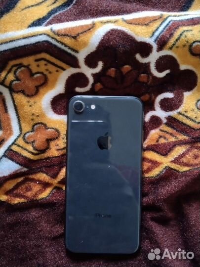 Телефон iPhone 8 64 gb
