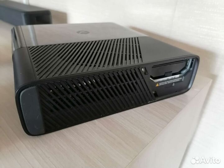 Xbox 360E 500gb+2джоя, 999игр Прошита