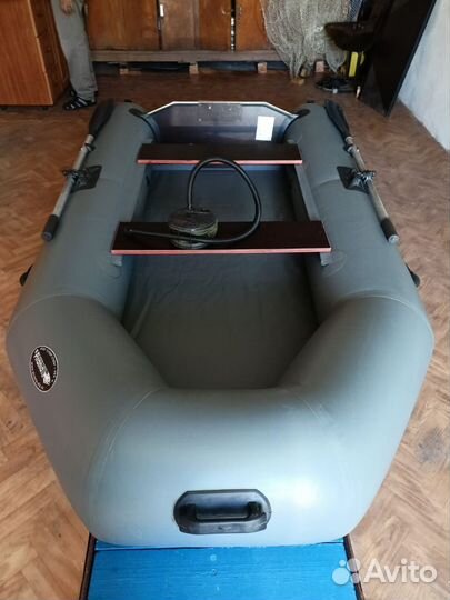 Надувная лодка с мотором