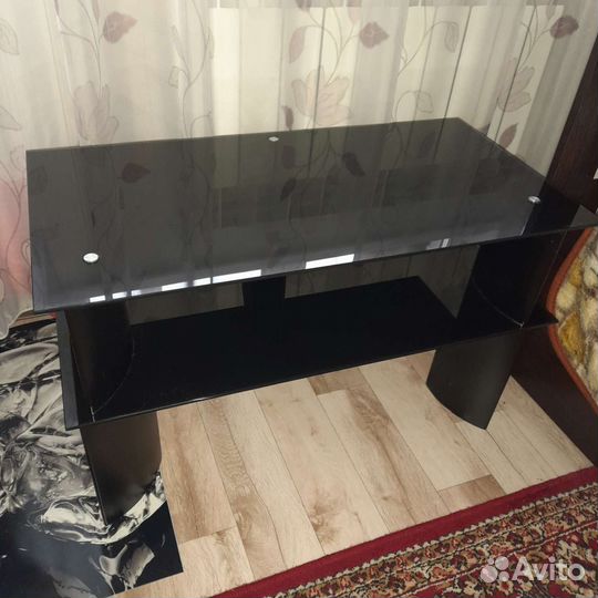 Стеклянная тумба под тв