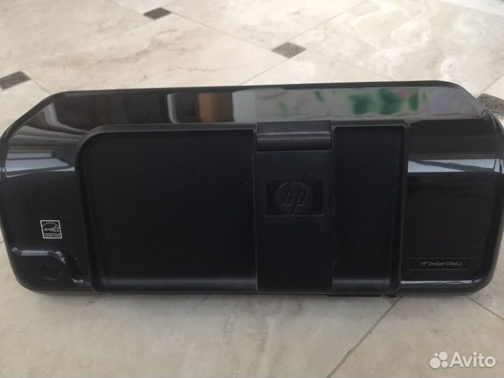 Принтер HP Deskjet D1663. Не печатает. Картрид.нет