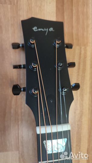 Гитара трансакустическая