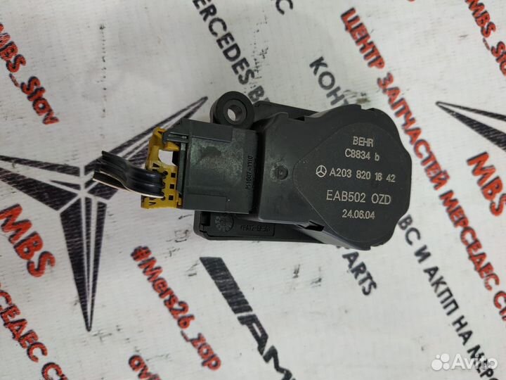 Моторчик заслонки печки w211 Mercedes