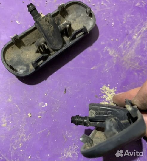 Форсунка омыватель стекла Volkswagen Golf 5