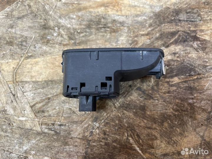 Кнопка стеклоподъемника передняя правая Opel Corsa