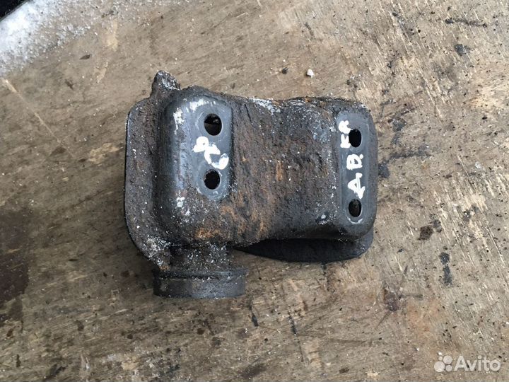 Кронштейн двигателя Maздa 626 GE 91-97 гг