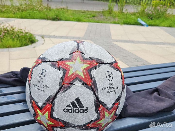 Футбольный мяч adidas лига чемпионов 2023
