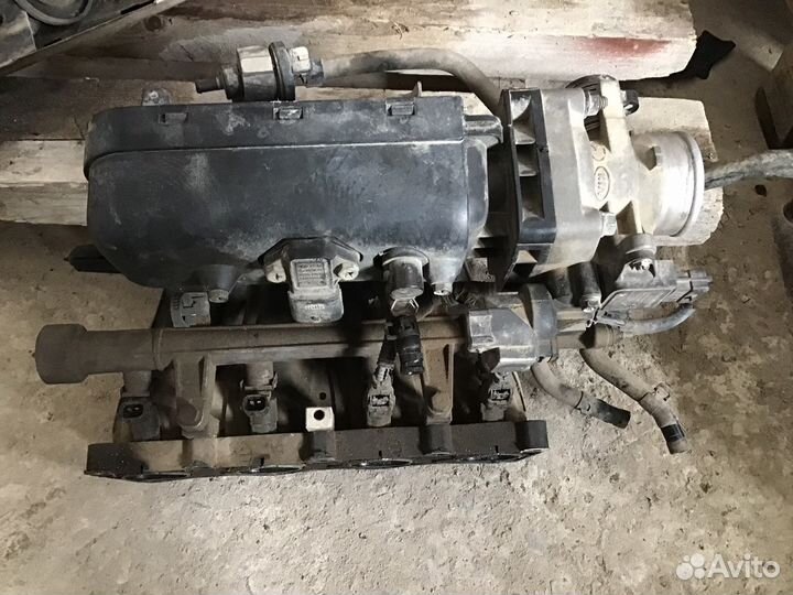 Впускной коллектор на Hyundai Accent