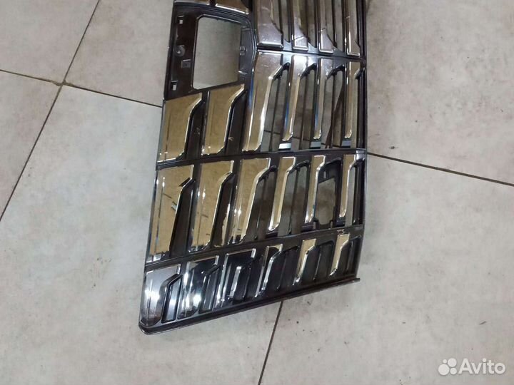 Решетка радиатора Toyota Alphard 3