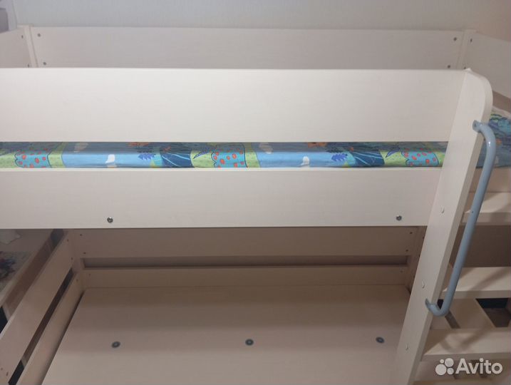Двухъярусная кровать б/у