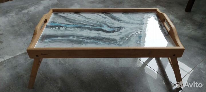 Поднос на ножках