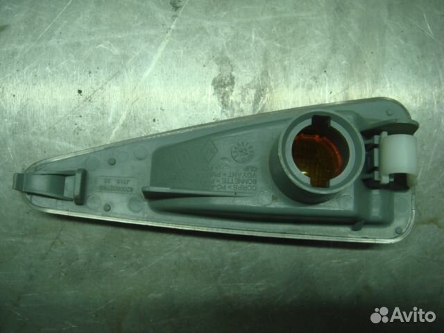 Сандеро Повторитель в крыло левый Sandero 2009-14