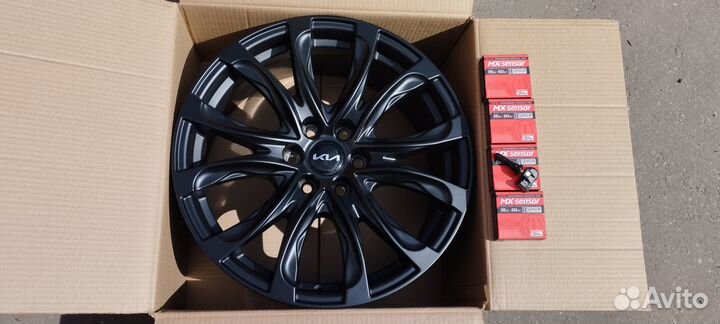 Чёрные матовые диски R18 Киа Мохав +датчики