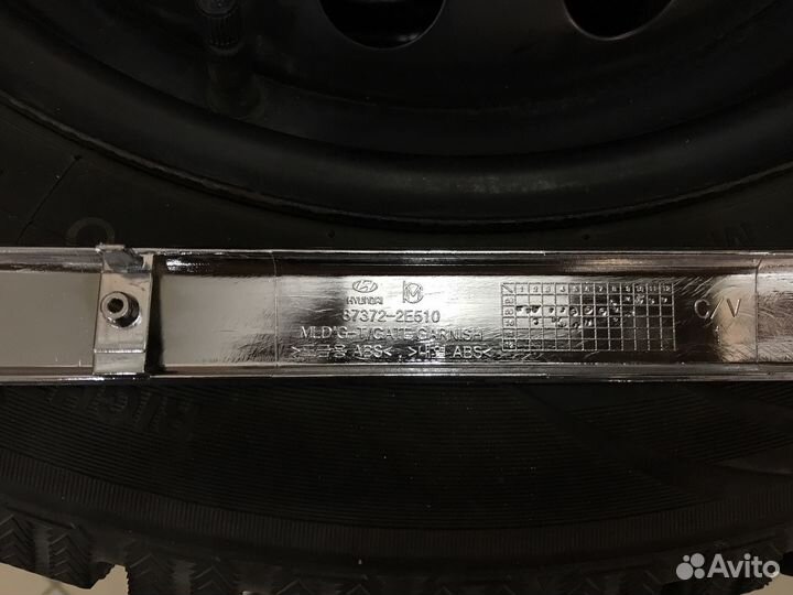Молдинг для Hyundai Tucson 2008. 87372 2E510 Mobis