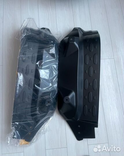 Продам накладки на задний арки на Танк 300