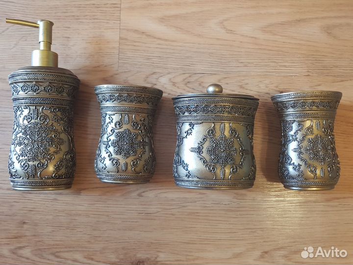 Комплект аксессуаров для ванной комнаты