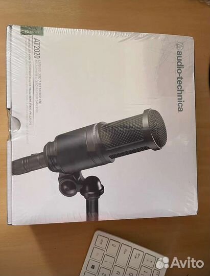 Студийный микрофон Audio-Technica AT2020