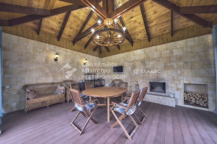 Дом 380 м² на участке 10 сот.