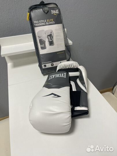 Боксерские перчатки 12 oz