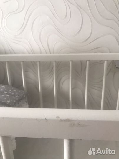 Детская кроватка с маятником