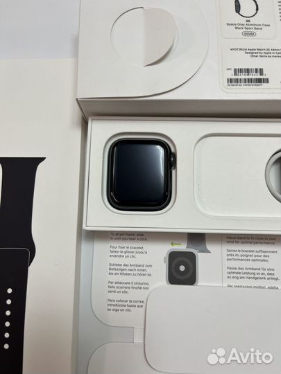 Часы Apple Watch SE 44mm Space Gray 2020